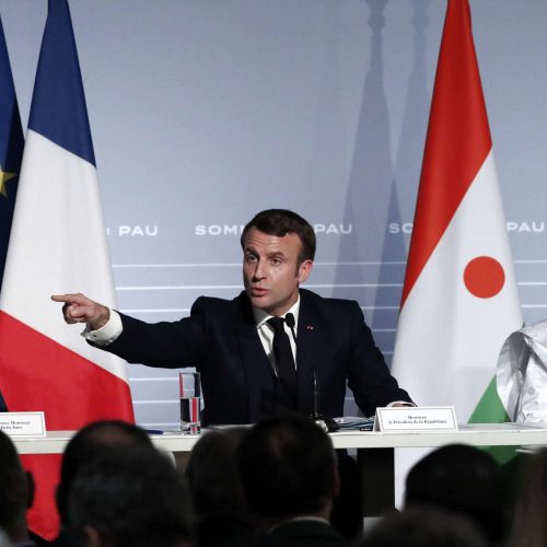 French President Emmanuel Macron, center, flanked by Niger President Mahamadou Issoufou right and Chad's President Idriss Deby left speaks during a press conference following the G5 Sahel summit in Pau, southwestern France, Monday Jan.13, 2020. France is preparing its military to better target Islamic extremists in a West African region that has seen a surge of deadly violence. (Guillaume Horcajuelo/Pool Photo via AP)/ENA152/20013734461512/Pool/2001132130